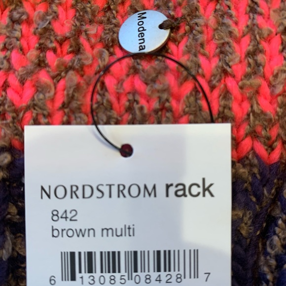 Nordstrom rack Hat & Scarf set in a box - Picture 5 of 9